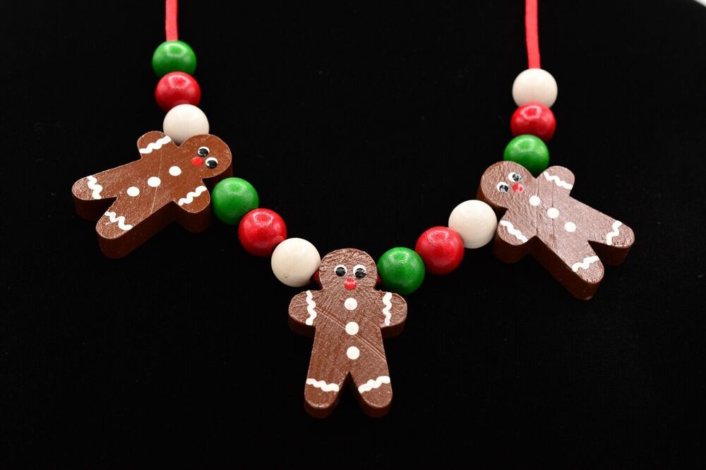 Vintage Christmas Gingerbread Man Necklace Wooden Painted Green Holiday Bin2C